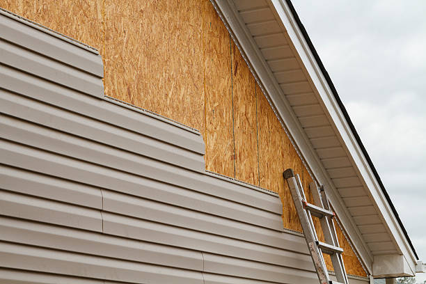 Professional Siding Inspection technician working in Garwood, NJ